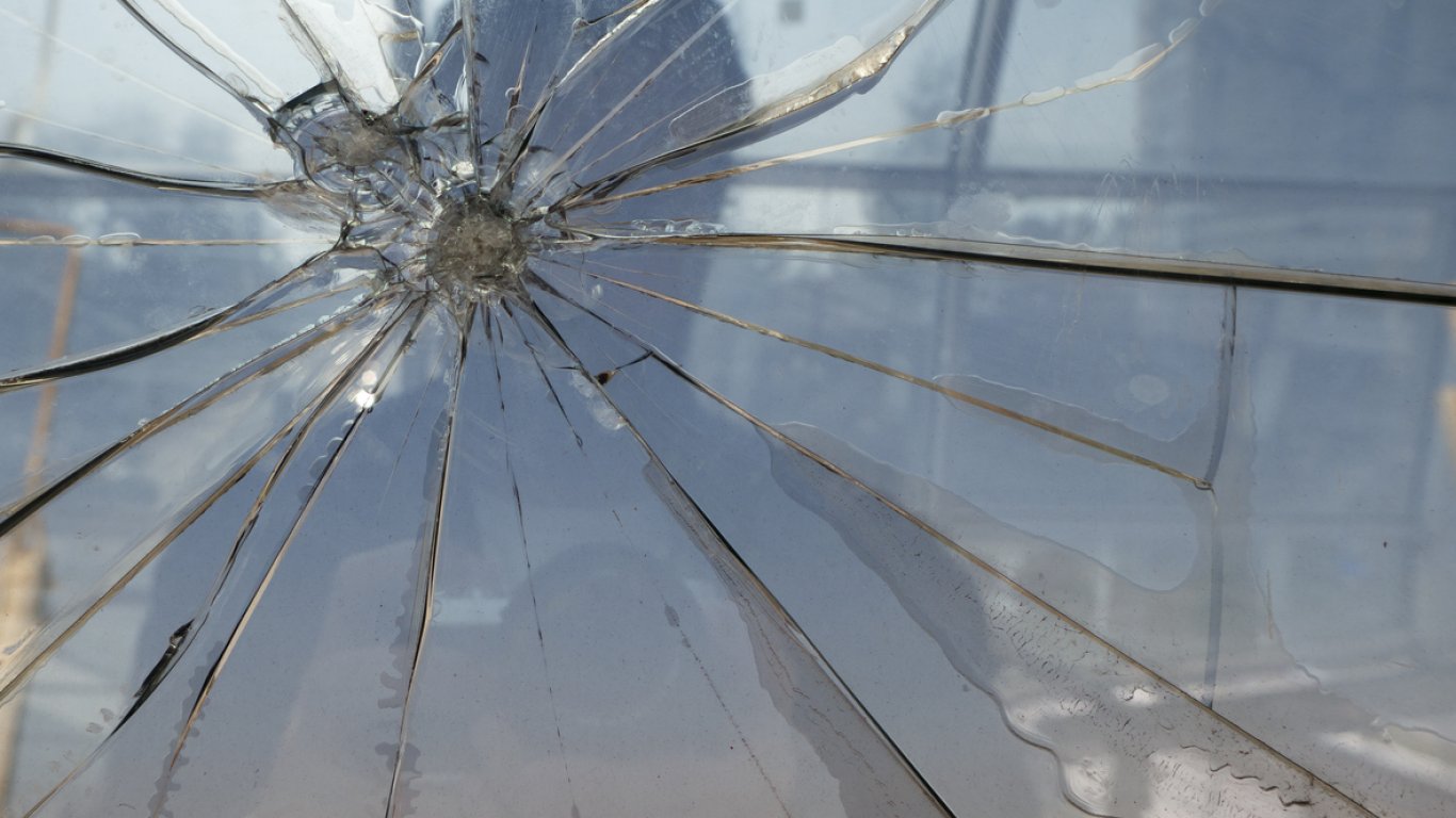 Полицията в Пловдив задържа мъж за вандализъм над автомобили в район
