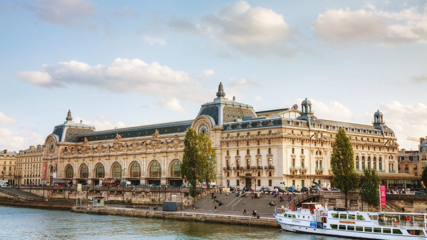 Музеите в Париж отчитат рекорден брой посетители през 2023 г.