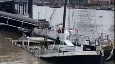 Развлекателно корабче потъна в Лондон заради лошото време 