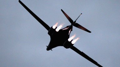 Самолетът може да носи близо 60 тона въоръжение с което