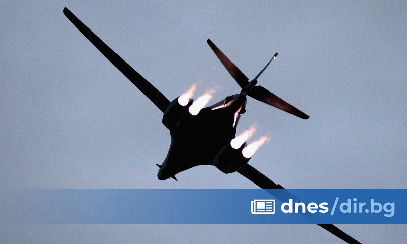 Самолетът може да носи близо 60 тона въоръжение, с което