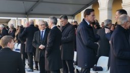Николай Денков отдаде последна почит на Жак Делор
