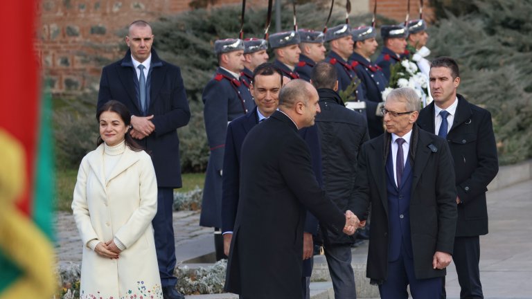  Президентът ще сезира Конституционния съд за промените в Конституцията 