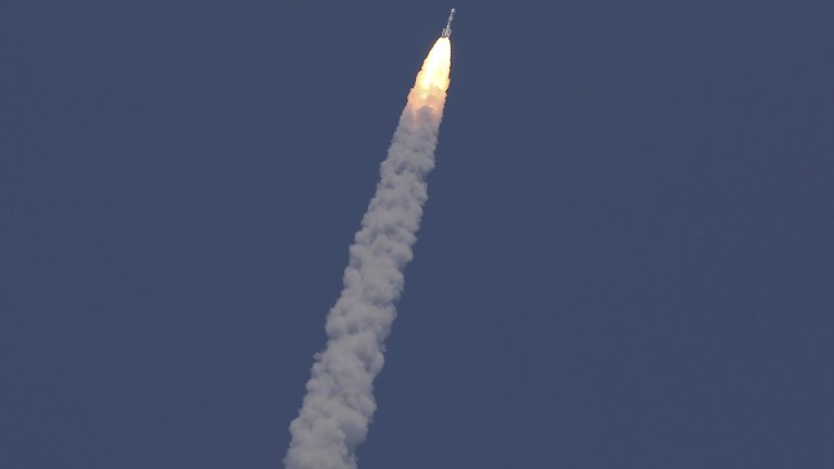 Индийският космически апарат "Адитя-L1" застана на зададена орбита за изучаване на Слънцeто