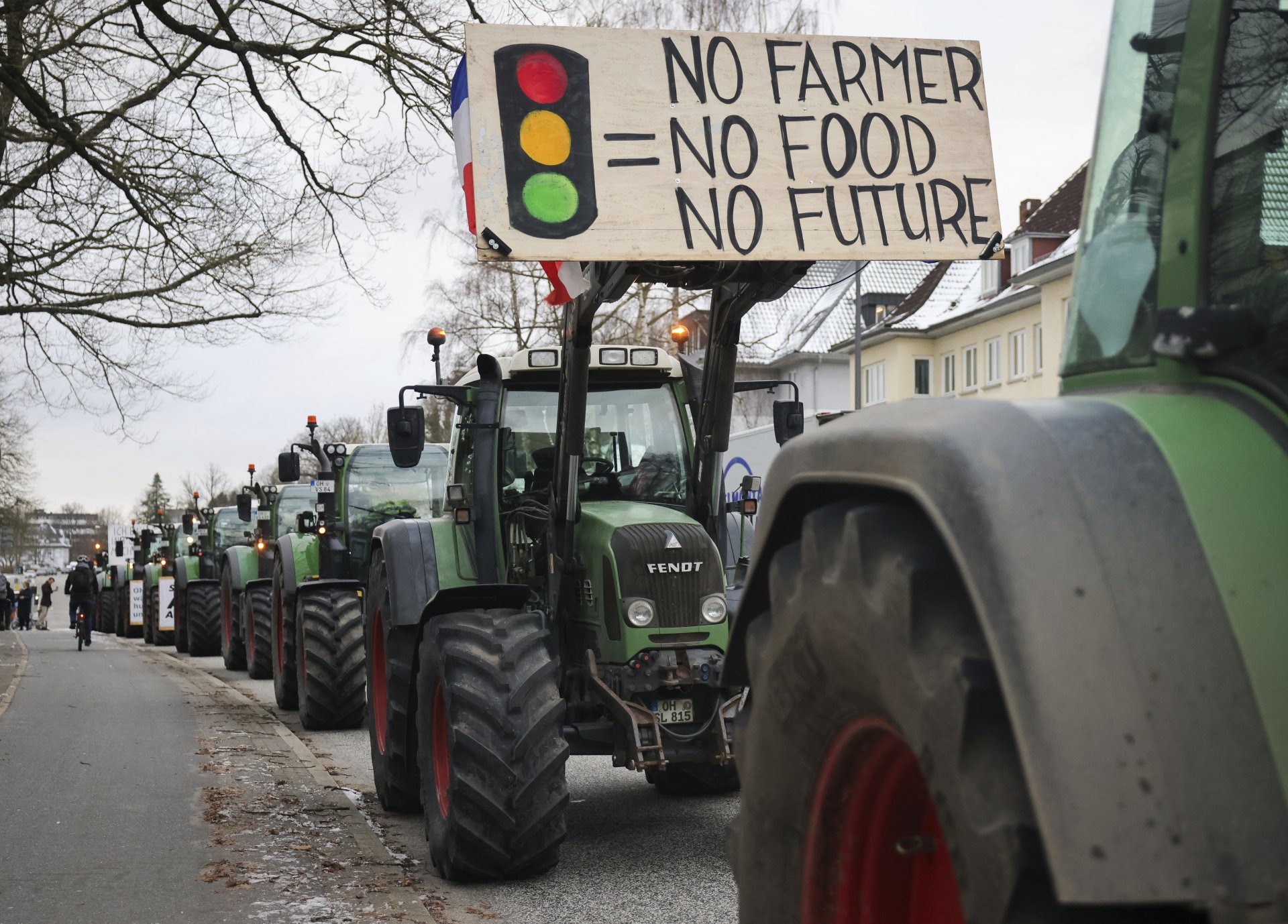 Без фермери няма храна, няма и бъдеще: окупация на градския парламент в Кил