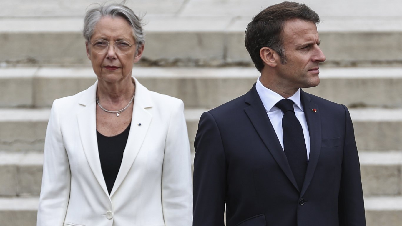  Министър-председателката на Франция Елизабет Борн подаде оставка