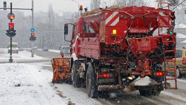 168 машини са почиствали снега в София през нощта