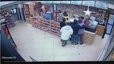 Младежи откраднаха от пловдивски магазин кутия за дарения за болна жена