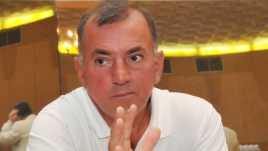 След като се оттегля от политиката бившият финансов министър започва