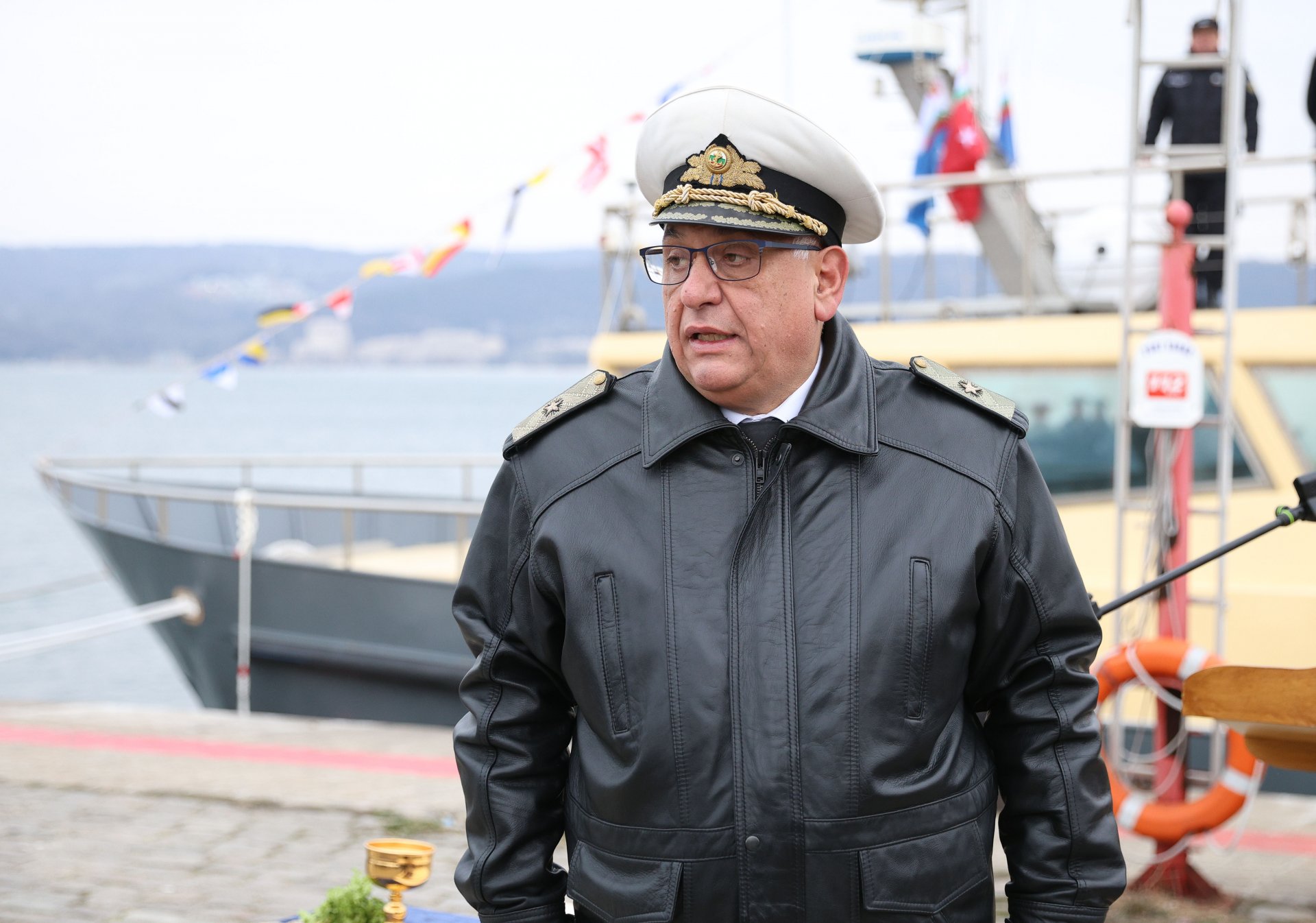 Началникът на военноморското училище флотилен адмирал проф. Боян Медникаров