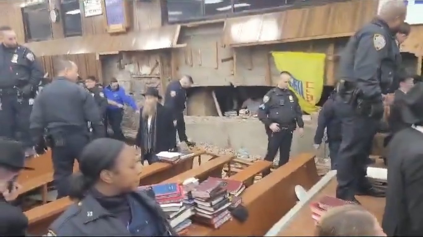 Сблъсъци в Ню Йорк заради тайни тунели под синагога (видео)