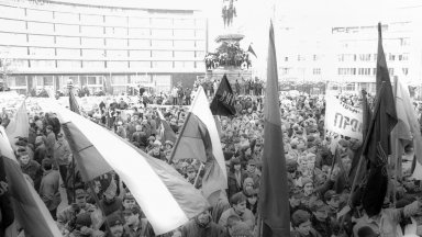 В 37 ото Народно събрание се провежда извънредно заседание за приемане