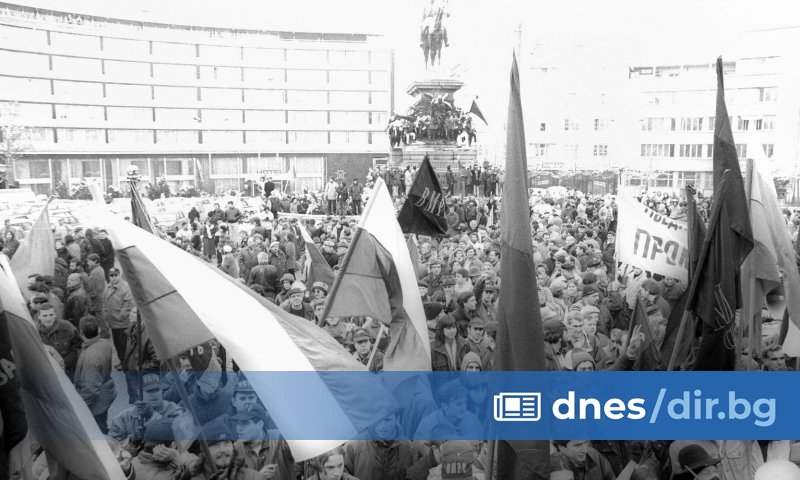 В 37-ото Народно събрание се провежда извънредно заседание за приемане