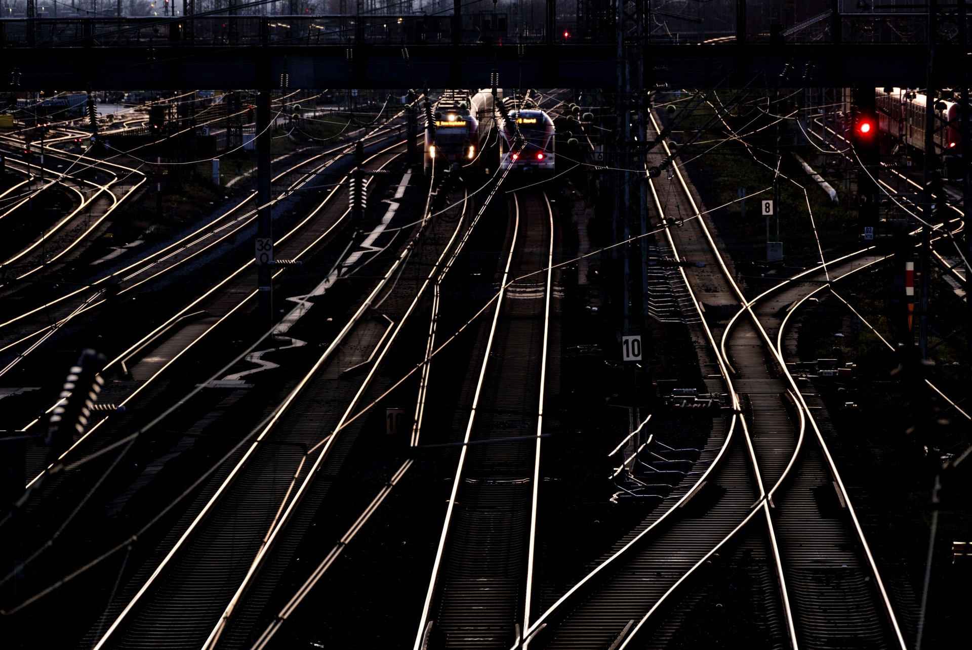 Два влака на гарата във Франкфурт, 9 януари 2024 г.