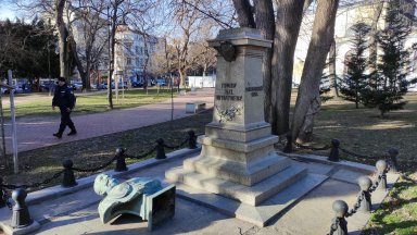 Задържаха 54-годишен варненец за вандалския акт срещу паметника на граф Игнатиев 