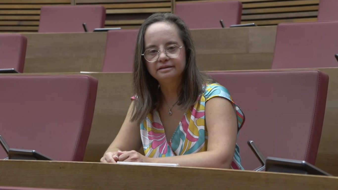 Испания има своя първи парламентарист със синдром на Даун