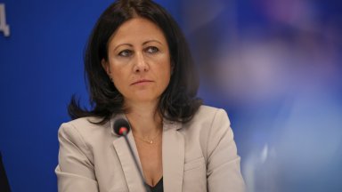 Цвета Рангелова е юрист по образование народен представител в 48 ото