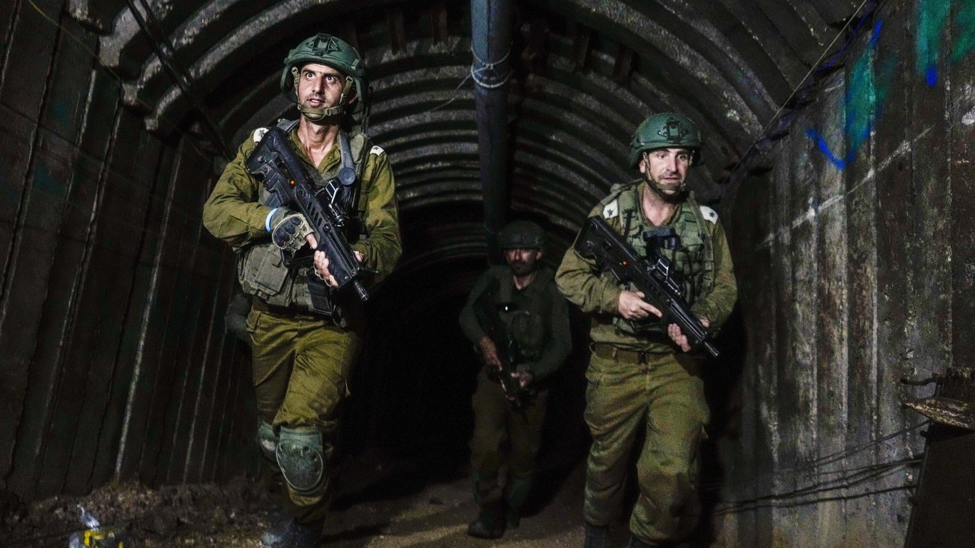 Израелската армия призна, че наводнява тунелите, използвани от "Хамас"
