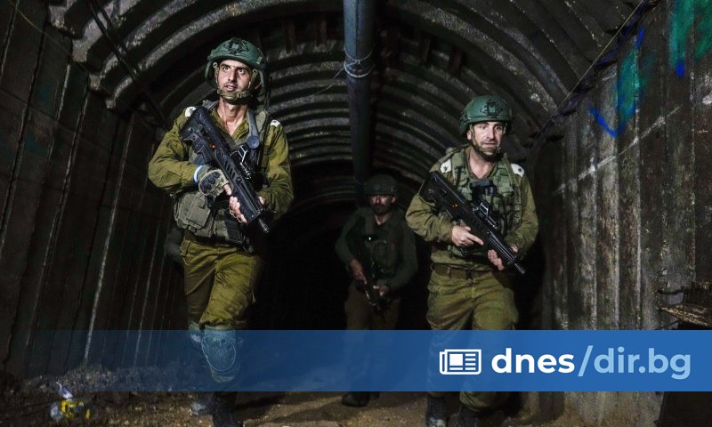 Военните показаха тунела на журналисти, които бяха заведени в квартал