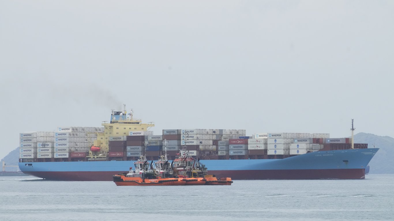 Заради сушата "Мерск" спира корабите си през Панамския канал и прехвърля товаритена влакове