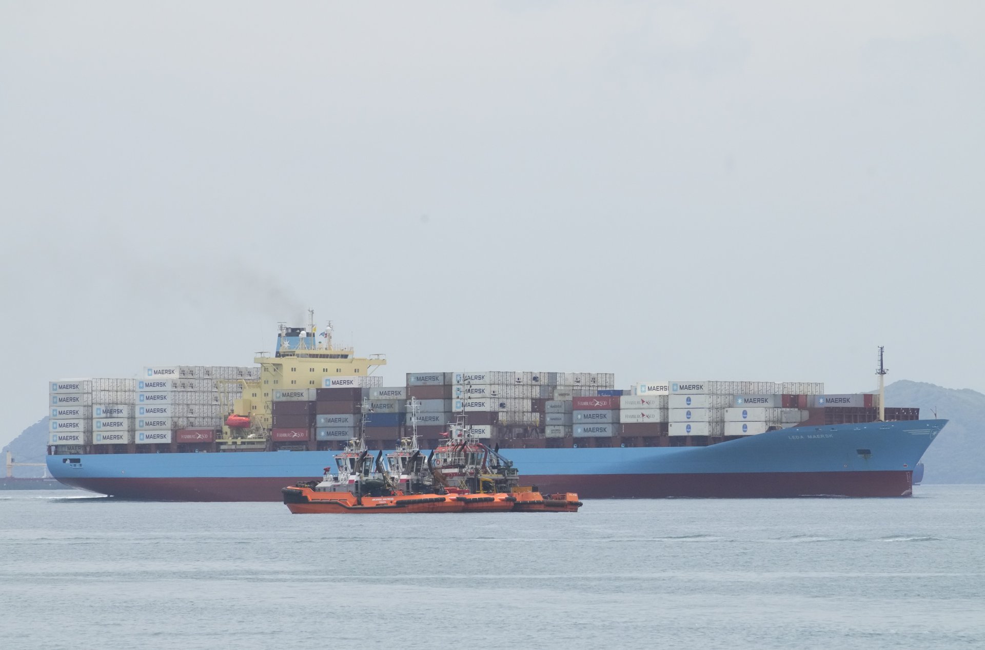 Кораб на Мерск минава през Панамския канал (снимка архив)