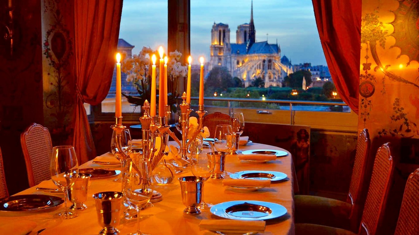 Митът за 442-годишния парижки ресторант, който даде вилицата на Франция и светския блясък 