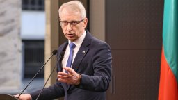 Започват преговорите за ротацията Денков - Габриел, няма да издават имена на министри