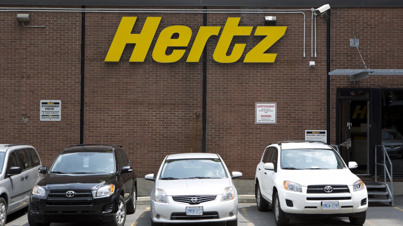 Hertz продава 20 хиляди елекромобила, сменя ги с бензинови