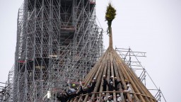 Приключи възстановяването на "гората" на катедралата "Нотр Дам" в Париж