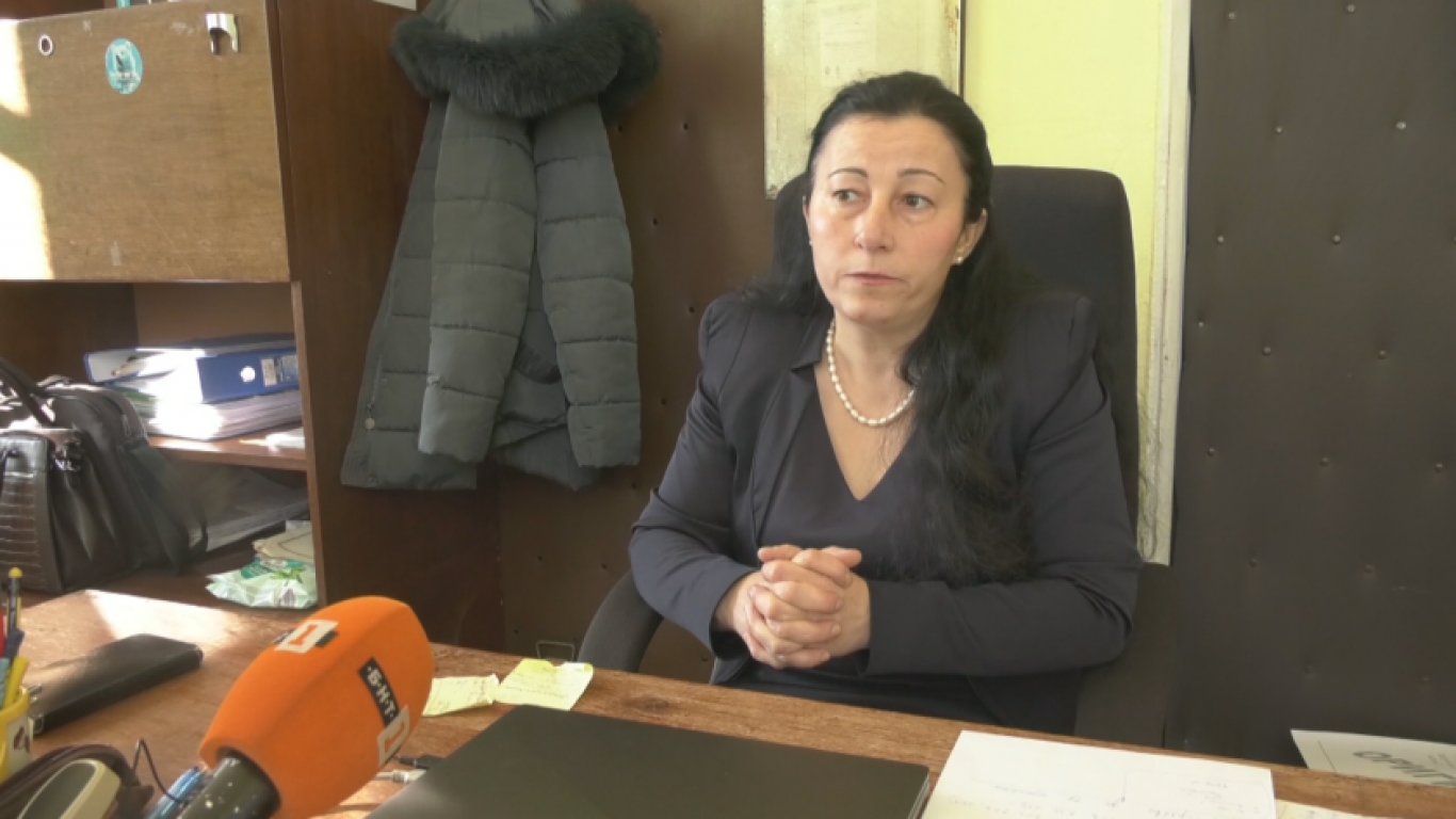 Родители и учители се оплакаха от системен тормоз от директорката на ОУ "Христо Ботев" край Хисаря