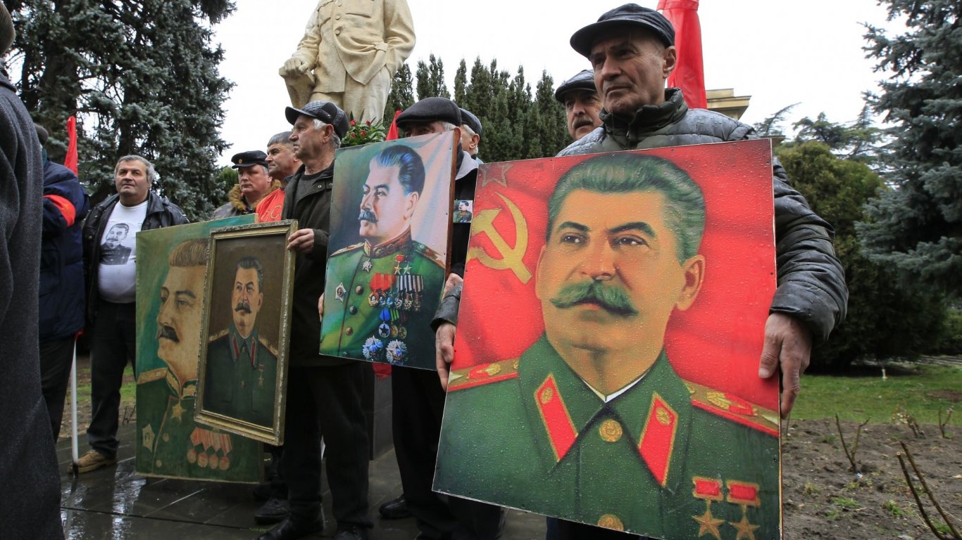 Стотици православни излязоха на протест в Тбилиси заради осквернена икона на Сталин