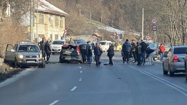 При инцидента има двама пострадали а една жена е все