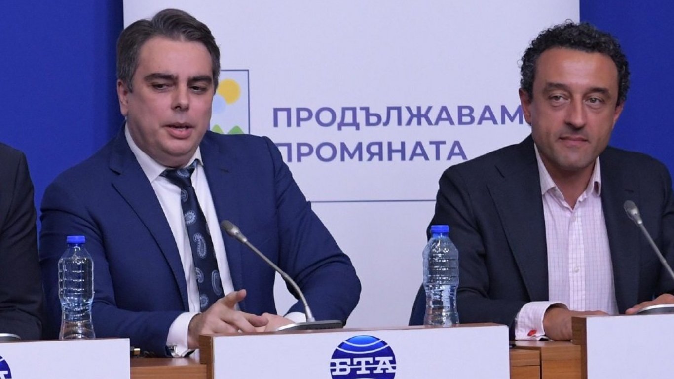 "Бърд" с обвинения към Василев и Лорер. Финансовият министър: Не били компютри, а компоти