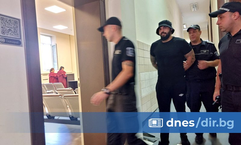 Определението е окончателно, а до това делото да се гледа