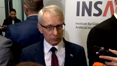 Запитан какво се случва с моряците от корабите Руен и Галакси