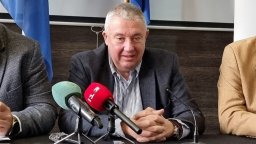 СДС заговори и за споразумение за управление, Тагарев бил "печален министър"
