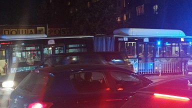 Снимка Facebook Катастрофи в София Пламенчето Димитрова Ударена е и кола на