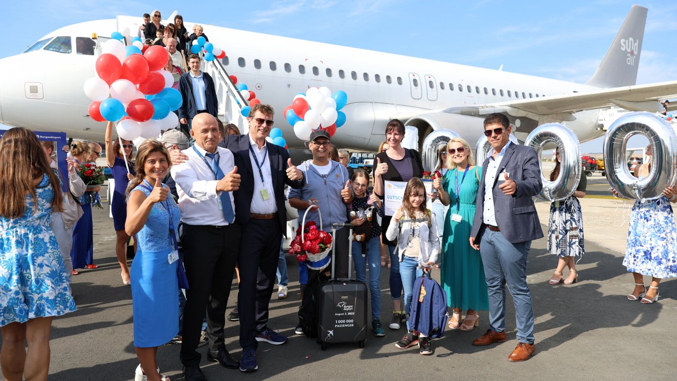 През летищата в Бургас и Варна са преминали 3,7 милиона души през 2023 година