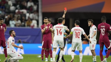 Съдията буквално побутна домакина Катар към нова победа в Купата на Азия