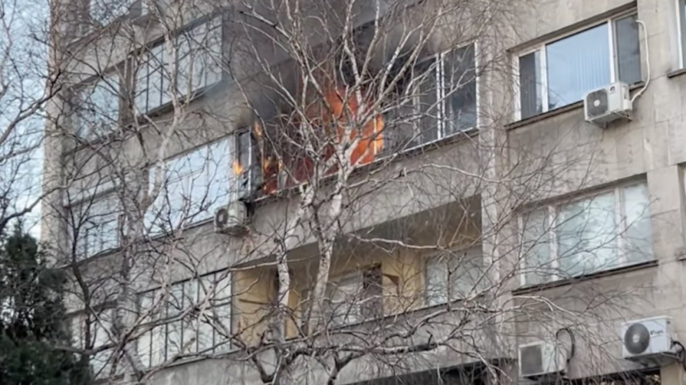 Пожар изпелели жилище в центъра на Стара Загора и взе жертва (видео)