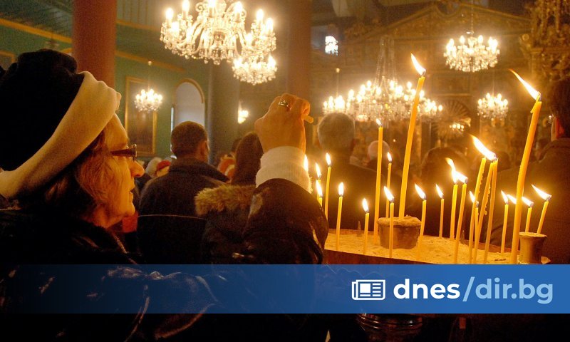 Атанасий е роден през 295 г. На 23 годишна възраст