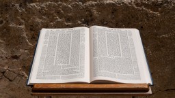 Ценна религиозна книга на 500 години, изгубена през Втората световна война, беше върната в Чехия