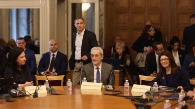 След заседанието днес председателят на конституционната комисия Надежда Йорданова заяви