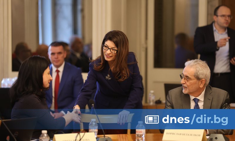 Становището е от адвокатските колегии в Благоевград, Бургас, Варна, Видин,