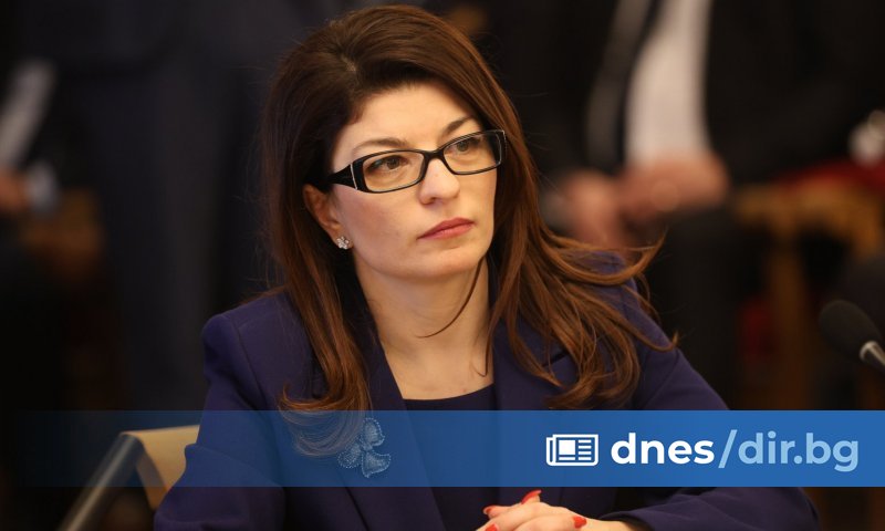 За освобождаването на Атанасова от парламента гласуваха 135 народни избраници