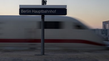 Малко след като високоскоростният влак за дълги разстояния потеглил следобед