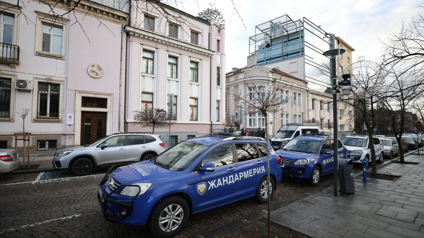 Спецполицаи влязоха в имоти на Васил Божков, търсят връзка с убийството на Алексей Петров