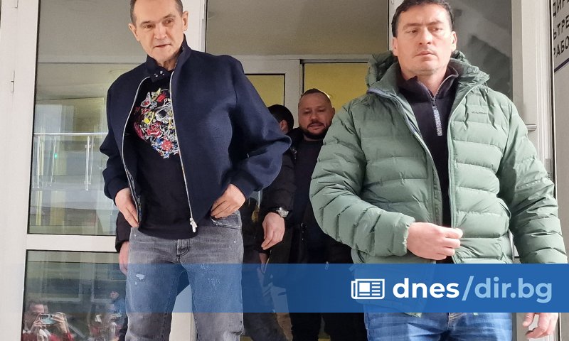 Полицията е представила пред държавното обвинение три протокола за обиски в жилища,