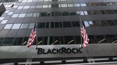 Борсово търгуваният фонд за биткойн на "БлекРок" събра инвестиции за над $1 млрд. за 4 дни