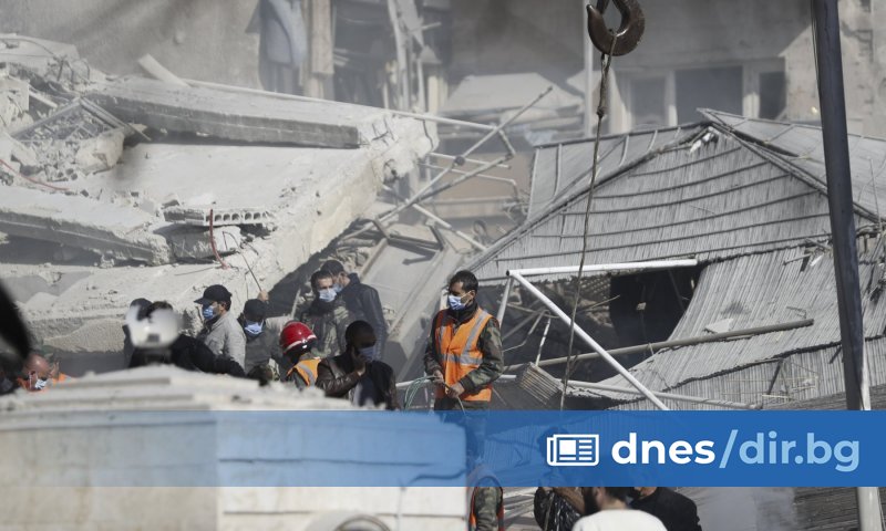 Според публикациите първоначално са загинали четирима ирански гвардейци, а впоследствие